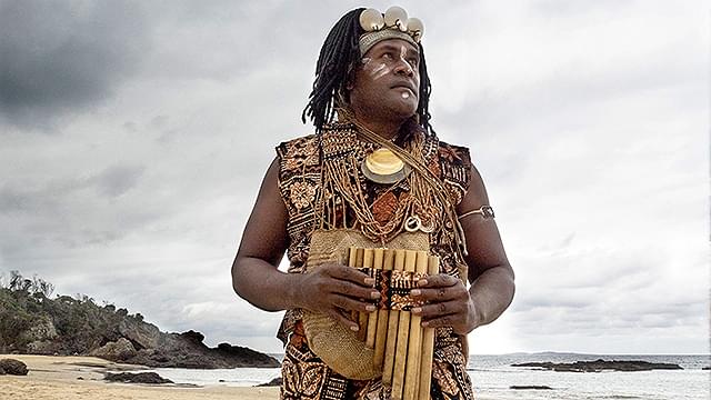 劇中に登場する音楽家のひとり、ソロモン諸島出身のチャールズ・マイマロシア