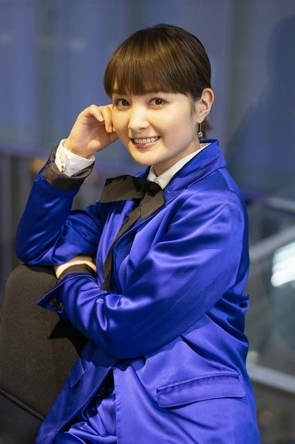 インタビューに応じた葵わかな