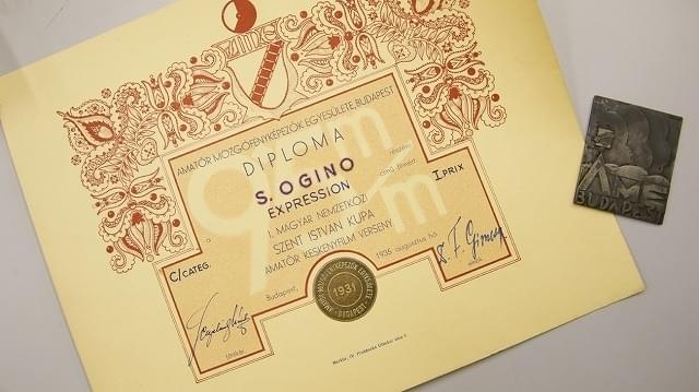 荻野に贈られた賞状とメダル