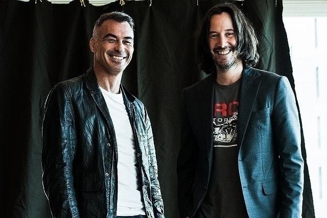 チャド・スタエルスキ(左)、 キアヌ・リーブス(右)