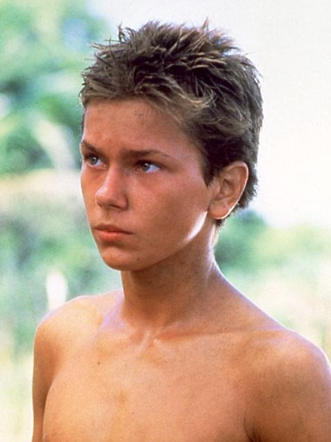 愁いと力強さを持つ唯一無二の瞳