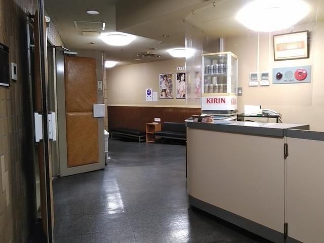 明るいロビー、近日上映作のお知らせなどがあります