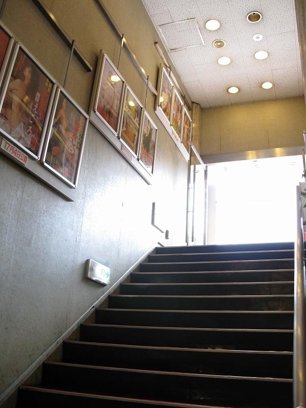 ドキドキしながら階段を下ります