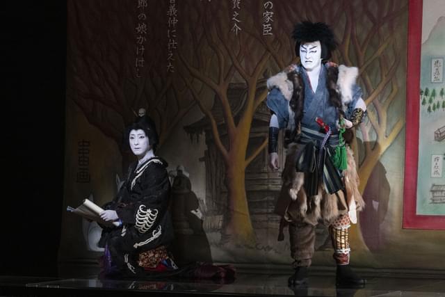 （左から）お六（七之助）、太郎（獅童）