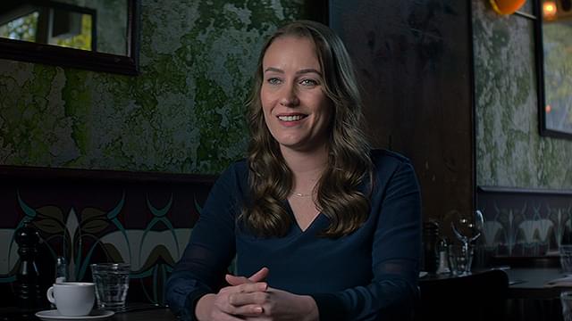 3人の女性が詐欺師レヴィエフに反撃する