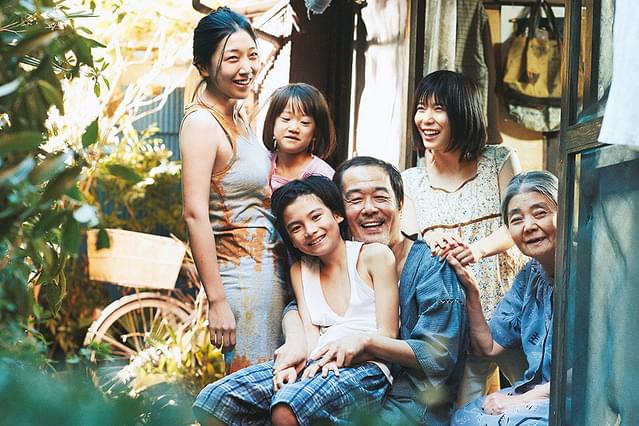 「万引き家族」