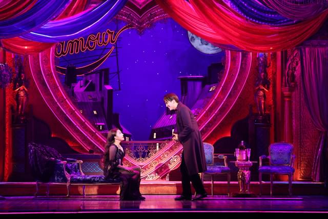 サティーン役の平原綾香（左）と