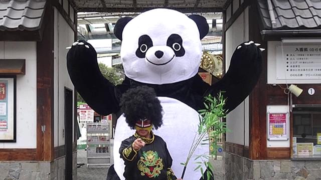 身長3メートル、バラエティ番組などでも話題を呼んだアンドレザ・ジャイアントパンダ