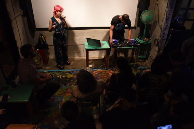 「BEEの不思議なスペクトラムの世界」ミニライブ（第1回開催時）