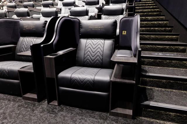 CLASS Sã®ã·ãŒãã¯ãããã«è±ªè¯ãªä»æ§ã§æ¥µããŠå¿«é©ãã·ãŒãã¯é»åãªã¯ã©ã€ãã³ã°ä»æ§ã§ãå
é»çšUSB端åãŸã§è£
å