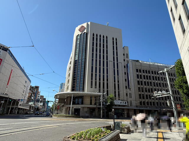 島の中心地、八丁堀にある福屋本店東館デパート。ここの8階に八丁座がある