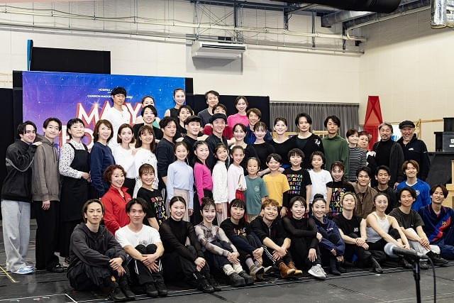 稽古場でキャスト集合