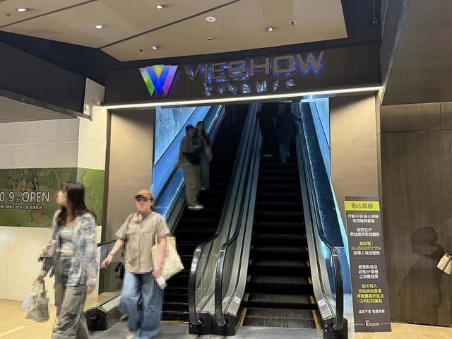 台北京站威秀影城（Vieshow Cinemas Taipei Qsquare）には、Qスクエアの4階からエスカレーターを利用して入場する