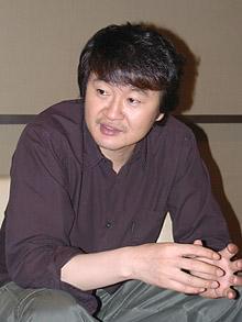 作風同様、静かな口調で語るホ・ジノ監督