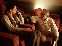 打ち合わせ中の監督とディカプリオ