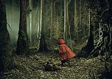 暗い森にわけいる赤ずきんも登場