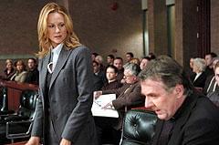 物語の中心となる法廷劇では “悪魔の存在”について議論される