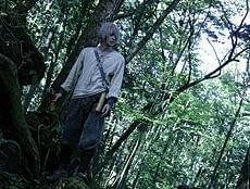 白髪、隻眼で、衣裳も独特なギンコ