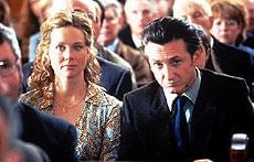 ショーン・ペン（右）にもオスカーの期待がかかる 左は妻を演じるローラ・リニー