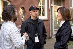 監督（中央）と撮影中のゼタ＝ジョーンズ（右）