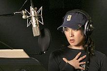 レニー・ゼルウィガー演じるアンジー（下写真・右）