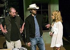 撮影現場でのブリタニー（右）と フランク・ミラー（左）、ロバート・ロドリゲス（中央）