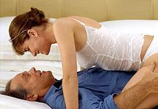 若い女性とつきあってばかりのハリーだったが…