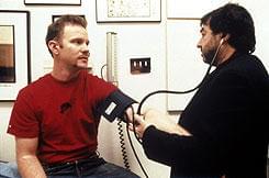 実験中は定期的に診断を受け、 体調や体型の変化を記録していく