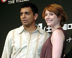 ともに初来日した監督とブライス(記者会見にて)