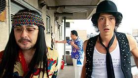 監督曰く“2枚目だけど困った顔が面白い”伊勢谷友介（右）