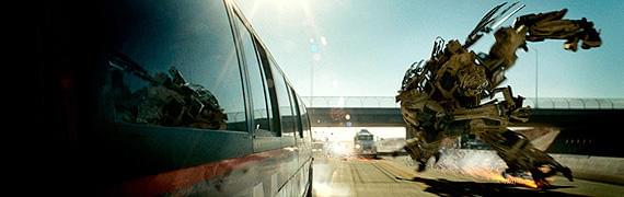 スピード感あふれるロボットのアクション