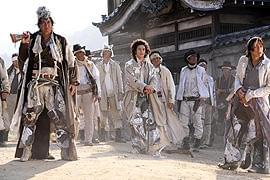 乾いた風が巻き上がるのは西部劇のお約束