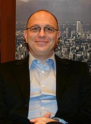 本作では製作も兼ねる アキバ・ゴールズマン