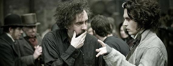 撮影中のティム・バートン監督(左)とジョニー・デップ
