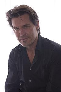 実生活ではダイアン・レインの夫 多くの新作が待機中