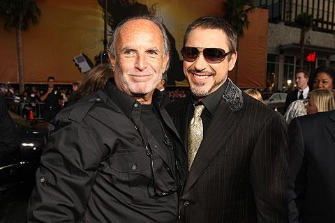 「アイアンマン」のダウニー・Jr.(右)とアビ・アラド