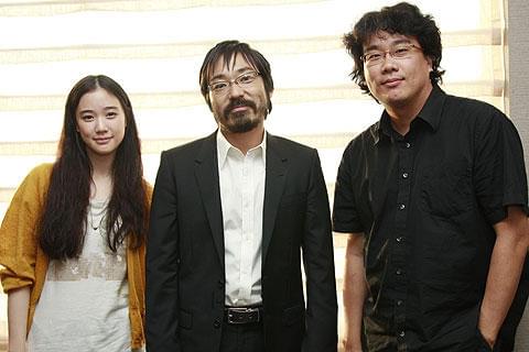 (左から)蒼井優、香川照之、ポン・ジュノ監督