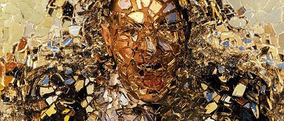 斬新な映像を作り上げる監督の素顔は?