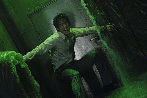 ハイパーレスキュー隊の男が閉じ込められる …という設定はプロット段階から変わらず