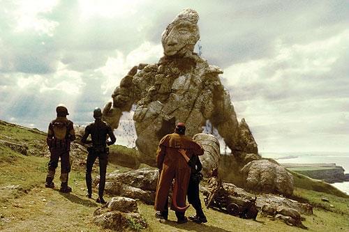 石の大きな巨人は「アルゴ探検隊の大冒険」に 出てくる青銅の巨人タロスへのオマージュ