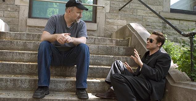 撮影中のフィンチャー監督とブラッド・ピット。毎回違ったテイストの作品を作るように心がけているという