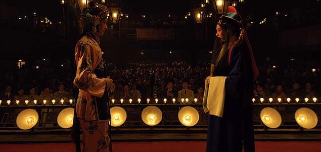 舞台の上で愛を深めていく梅蘭芳と孟小冬