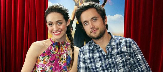 「日本のみんなに見てもらえるのが嬉しい！」と語るエミー・ロッサム＆ジャスティン・チャットウィン