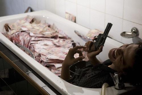 弟ジャマールとは異なり、 暴力と金の世界に入っていった兄のサリーム