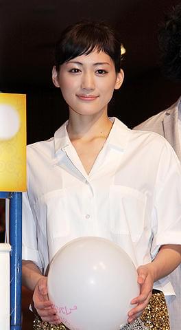 「おっぱいバレー」完成披露試写会に 登場した綾瀬はるか