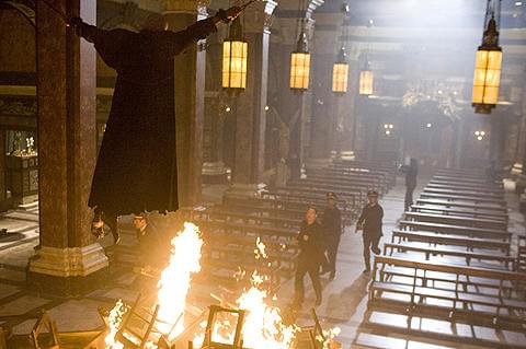 文系キャラのラングドンが幾度もの窮地に立ち向かう