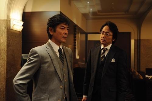 TVでは銀行の先輩・芝野と後輩・鷲津が戦ったが 映画ではファンドの先輩・鷲津と後輩・劉が戦う