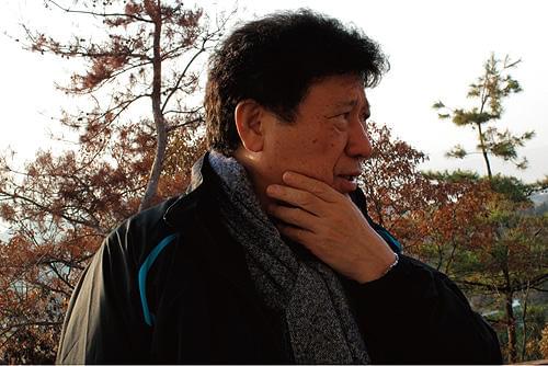 撮影中の山本プロデューサー。 脚本も手掛けた