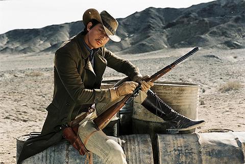 砂漠ロケを経験済みのウソンが、ちょっと意地悪な助言?