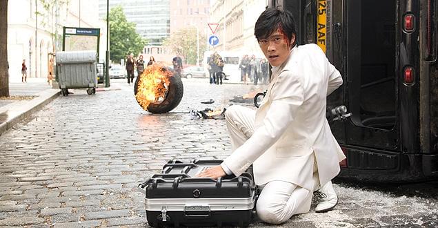 初のハリウッド大作で堂々たる悪役ぶり。シエナ扮するバロネスとともにパリの街を壊しまくる!